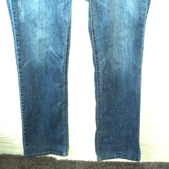 Mossimo Women's Size 10 L Denim Blue Jeans Distressed Boot Cut Curvy 34" Inseam - Picture 3 of 7